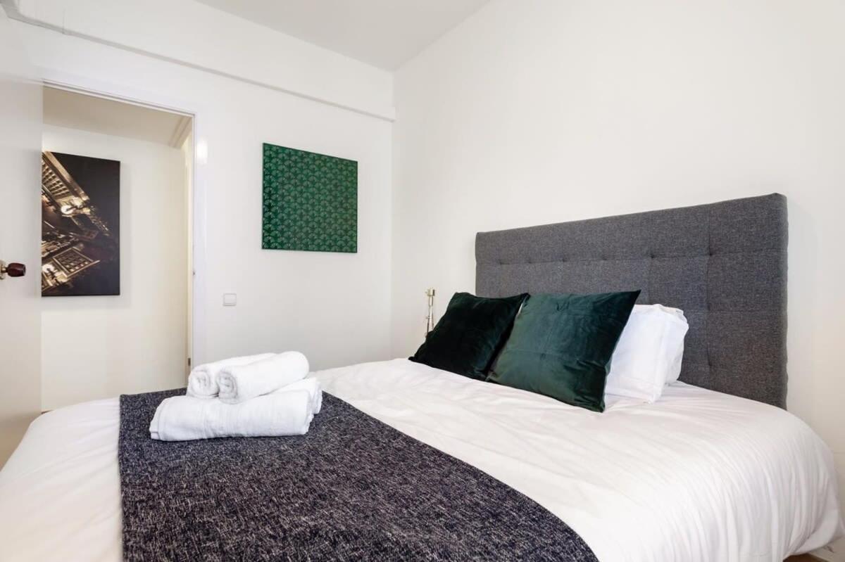 Exclusive Huge 4 Double Bedroom City Center Барселона Екстериор снимка